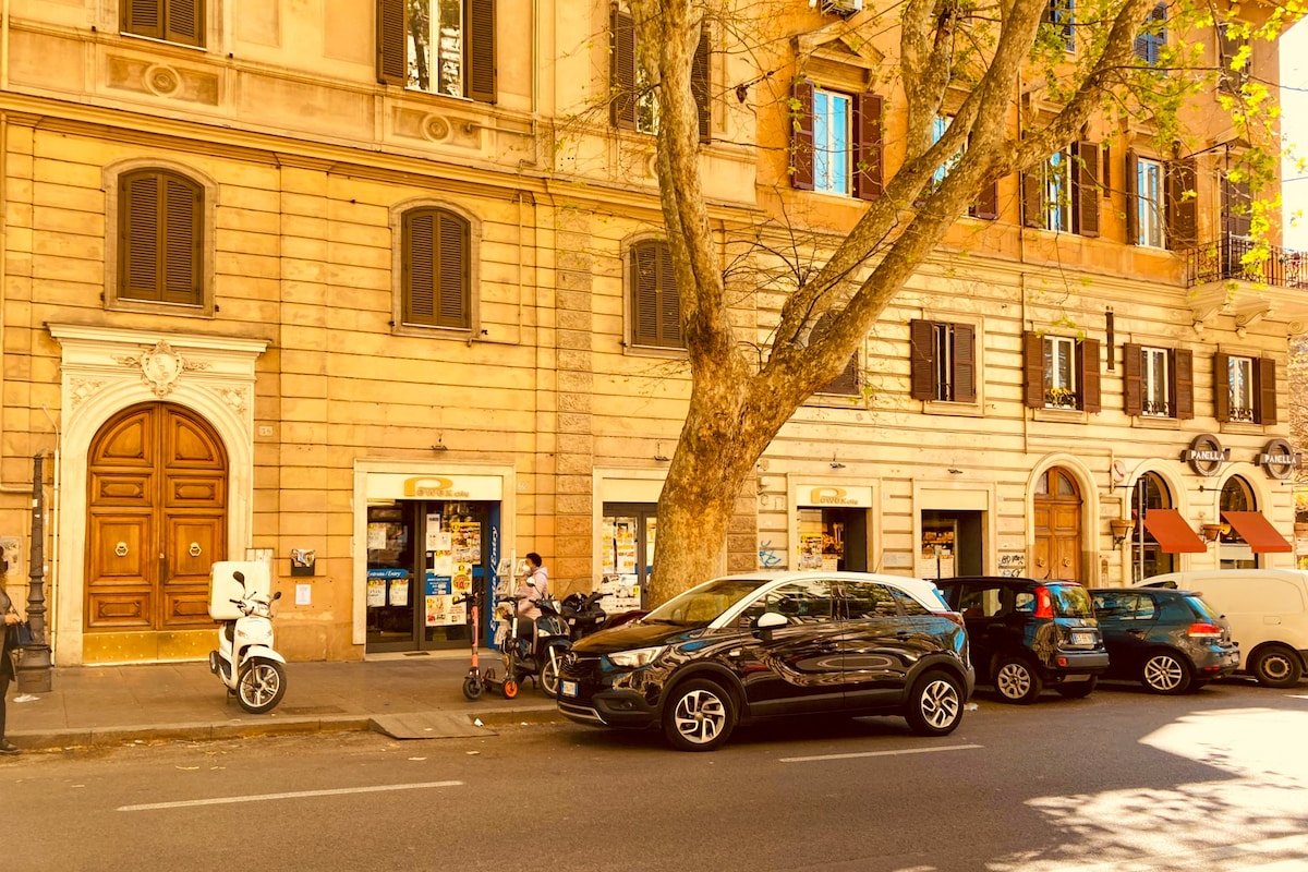 Colosseum Luxury Guest House / Entire Home gallery image 4