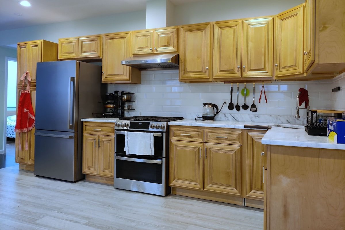 Entire Home in NE DC. 5 BD/3BA gallery image 5
