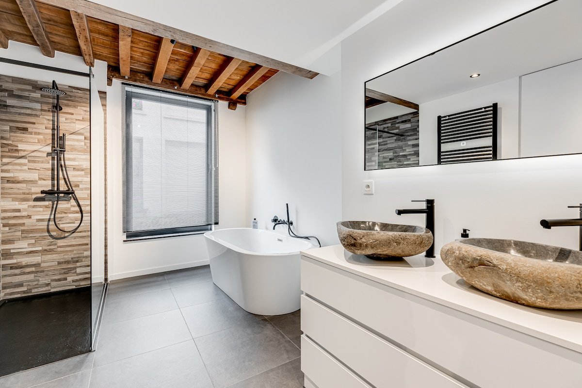 Beautiful spacious Loft in the Heart of Antwerp gallery image 5