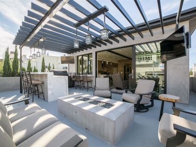 High End Luxury Near The Bay & Beach