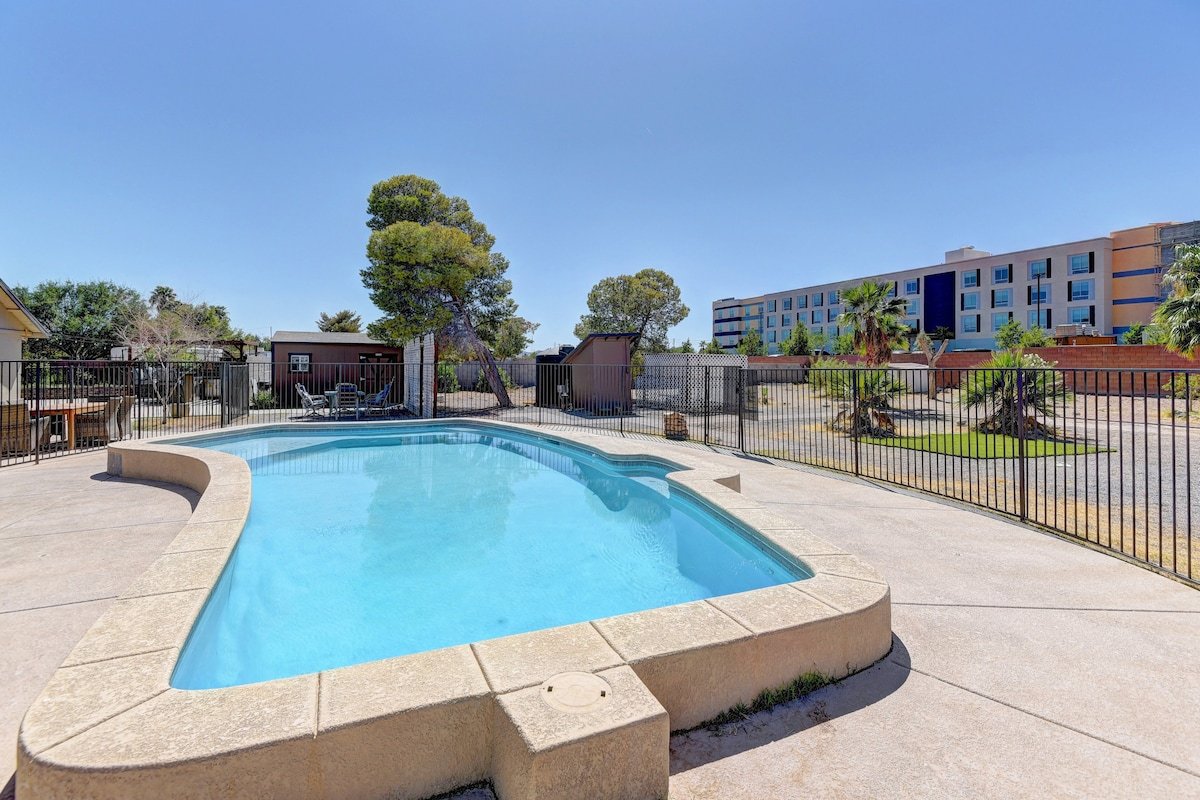 Villa with 2 Casita*Pool *7 Br4Bath-RV parking gallery image 3