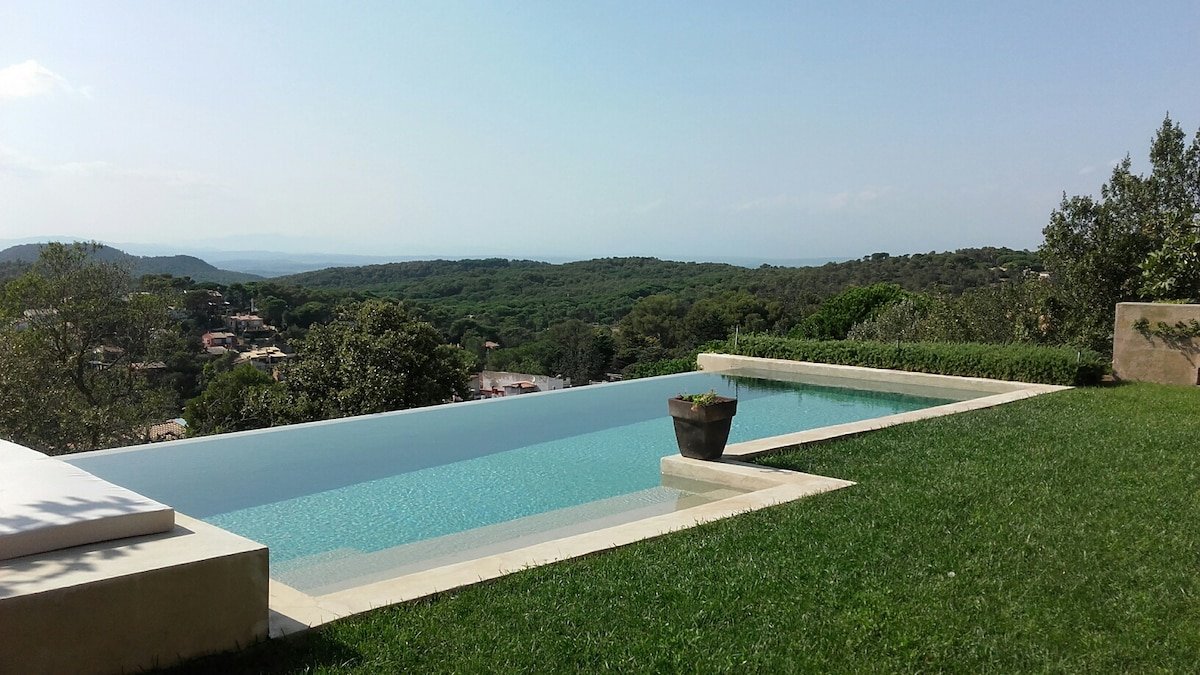 Begur incredible village house, pool, parking gallery image 3