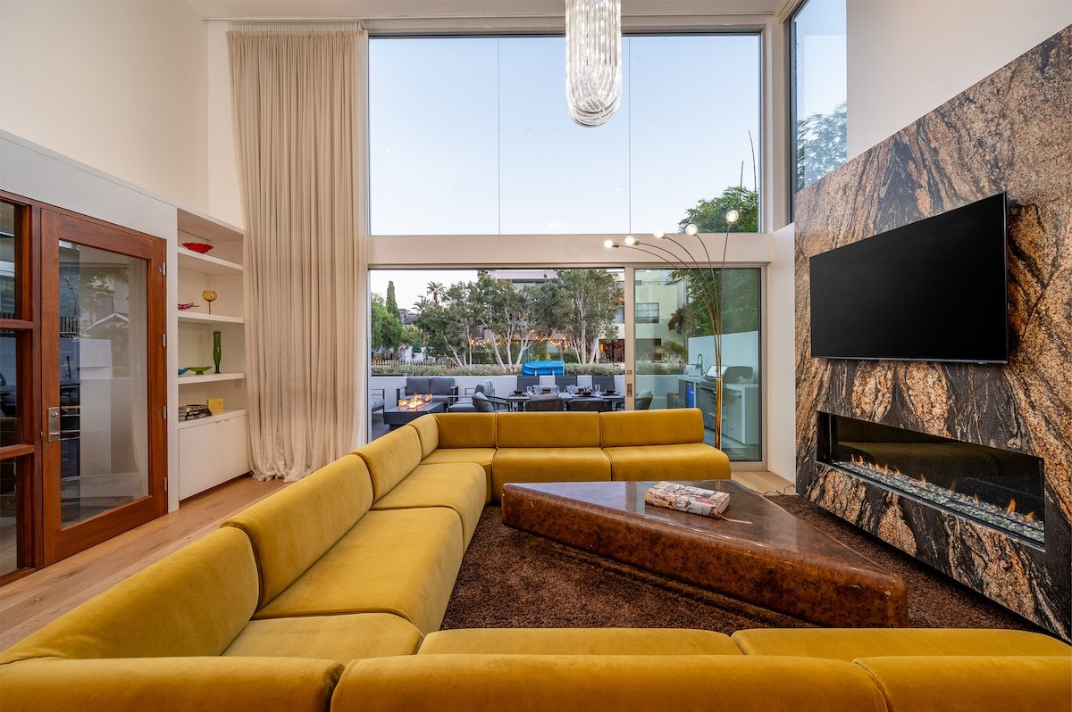 Venice Canal House revovated with modern theme gallery image 3