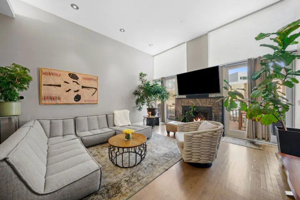 2-Spectacular luxury homes downtown-Sleeps 20 gallery image 3