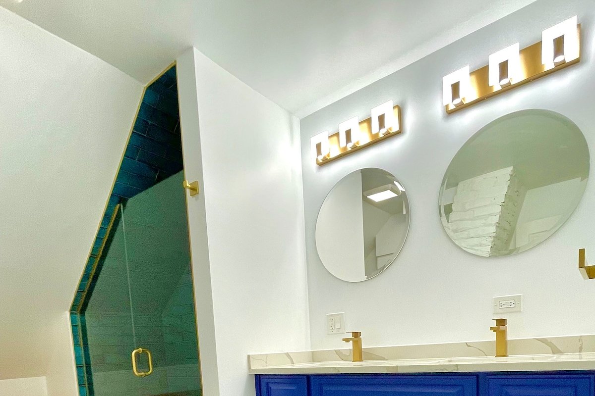 Lake View | Wrigley Designer House w/Patio gallery image 5