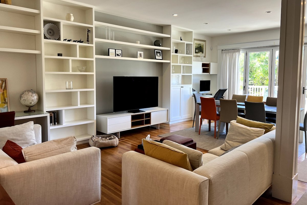 Luxurious modern 5 bed/4.5 bath home near Presidio gallery image 2