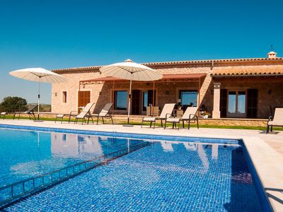 Newly built finca with beautiful pool