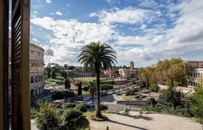 Romance al Colosseo 2 gallery image 3