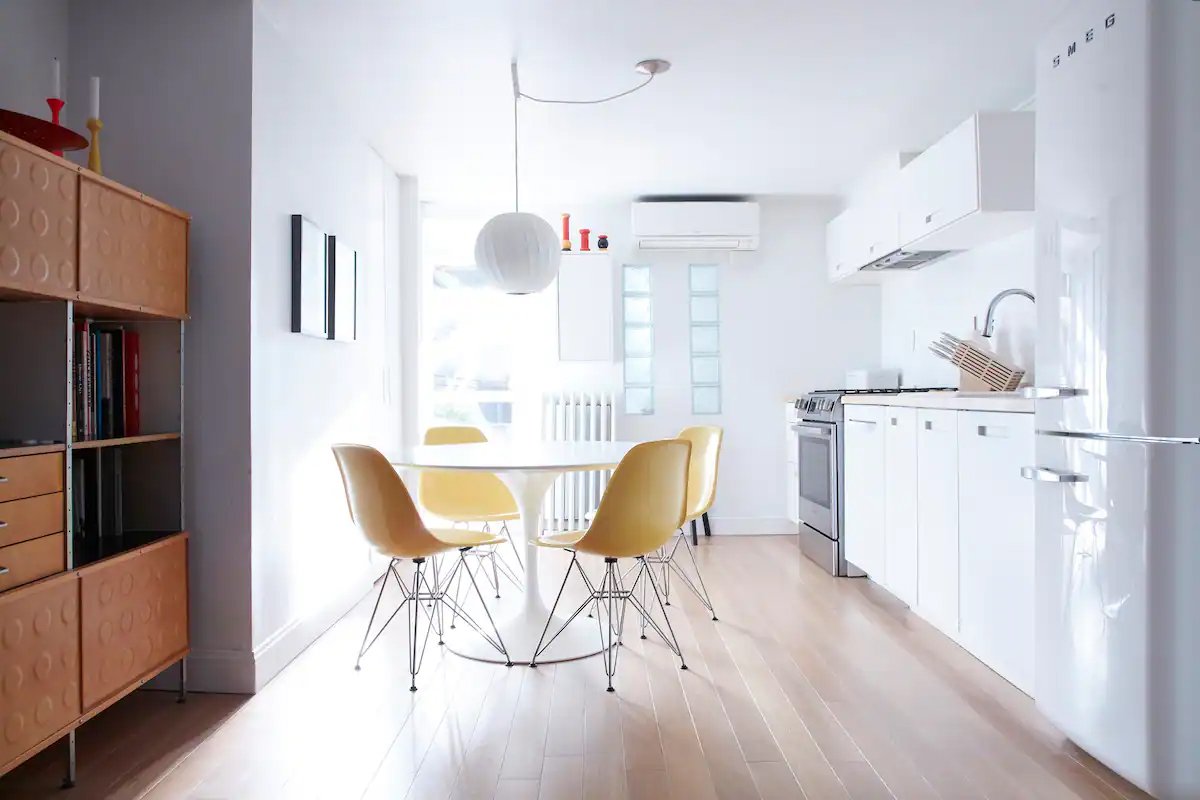 Mid-Century Modern Guest-suite in Greenpoint