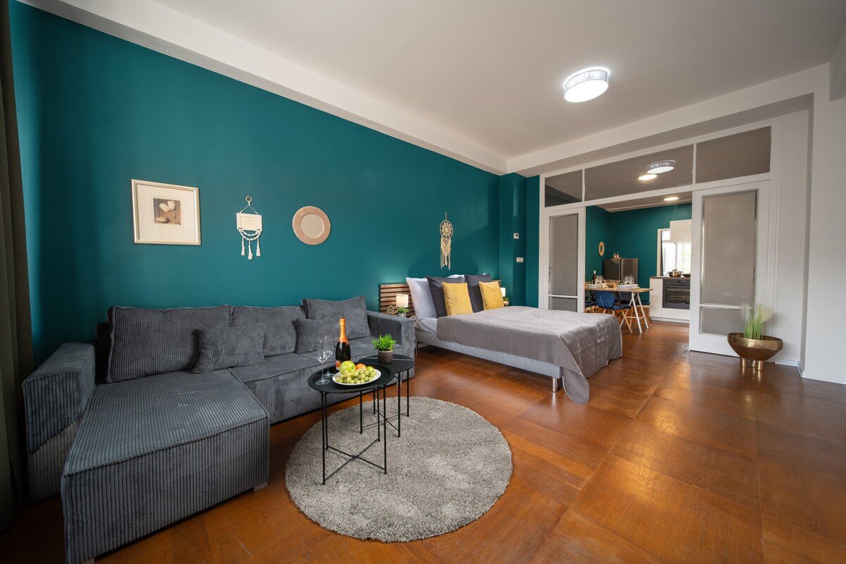 3B Bright & Beautiful:Newly Renovated 3BR Gem gallery image 2