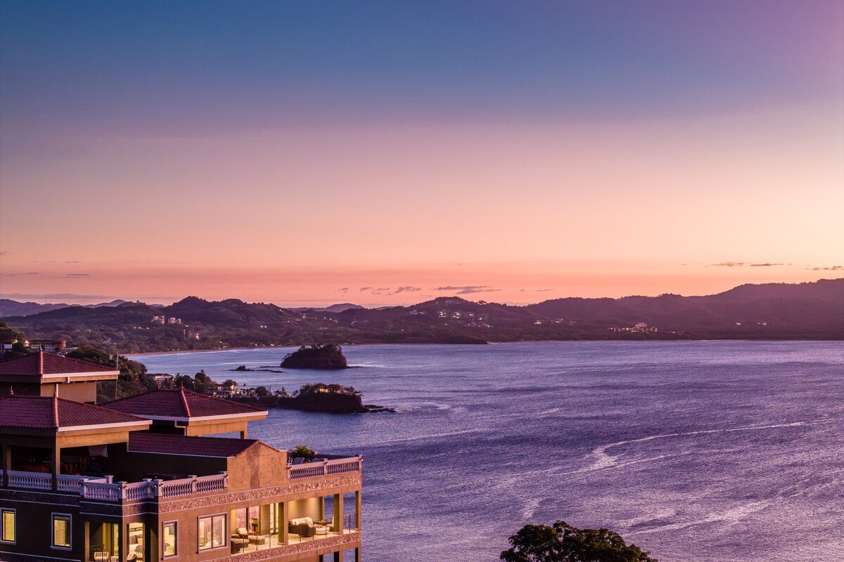 Epic 7BR Oceanview Condo with Rooftop Jacuzzi gallery image 3