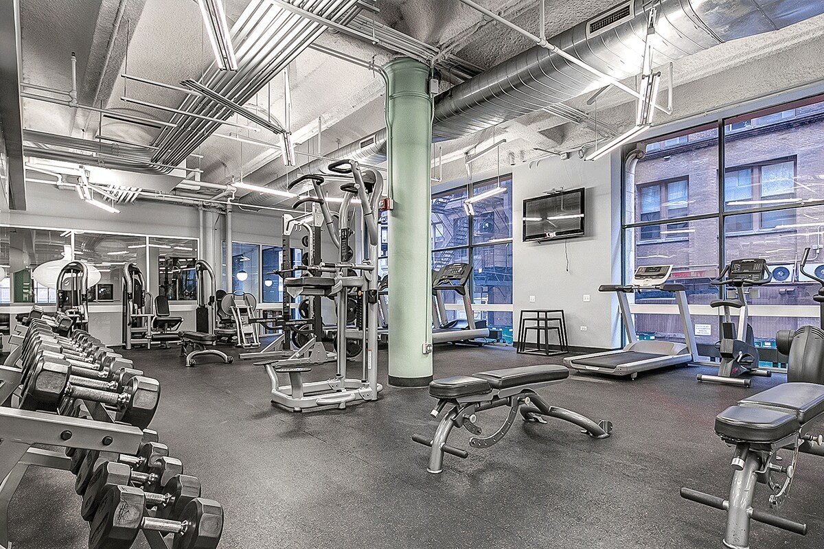 BIG Downtown Penthouse|Vintage 3bd (GYM+Balcony) gallery image 5