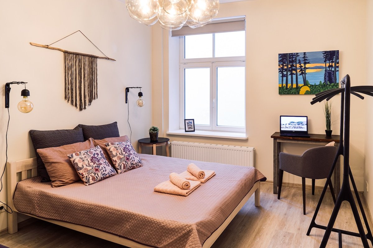 Morrison Apt/15 guests/7 BD/Self Check-In/Old Town gallery image 5