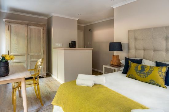 Photo 5 of 15 Woodford accommodation in Camps Bay, Cape Town with 6 bedrooms and 6 bathrooms