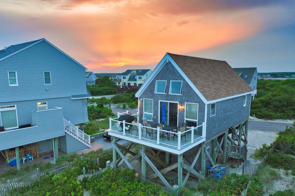 Pet-Friendly Private Beach Oceanfront Cottage A/C gallery image 3