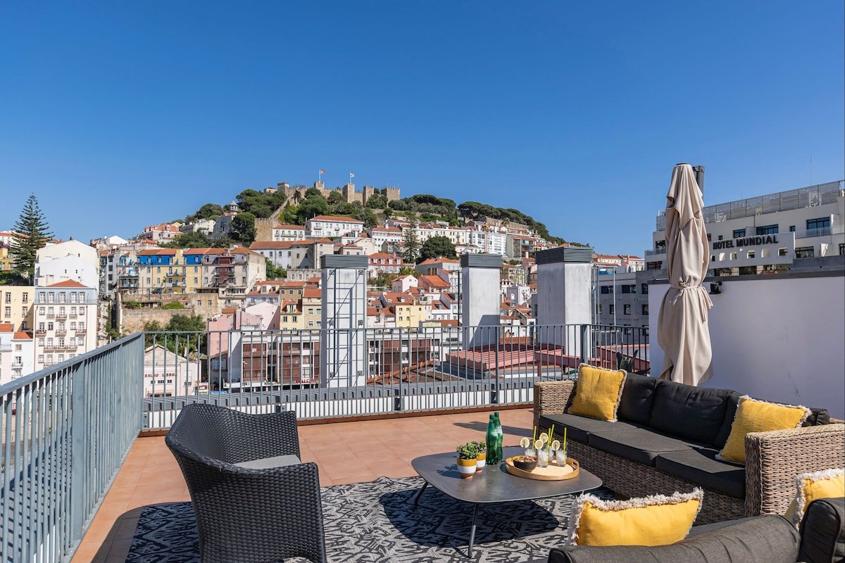 Panorama – Luxurious Penthouse by LovelyStay gallery image 2