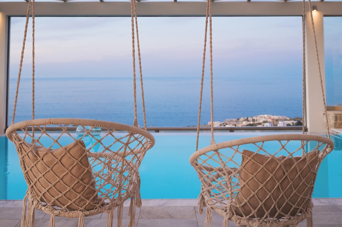 Luxurious Seaview Estate with Infinity Heated Pool gallery image 4