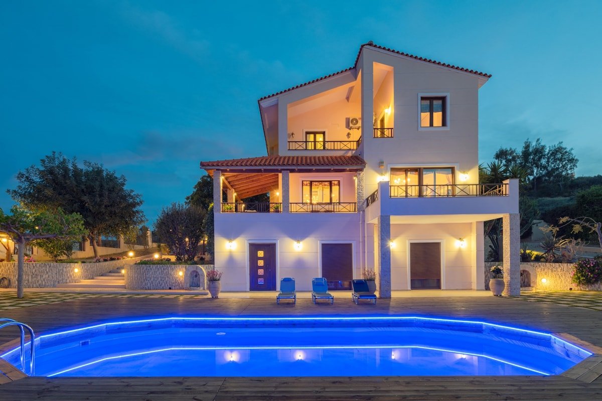 Sofia’s Sunny Home + Private Pool + Gym gallery image 3