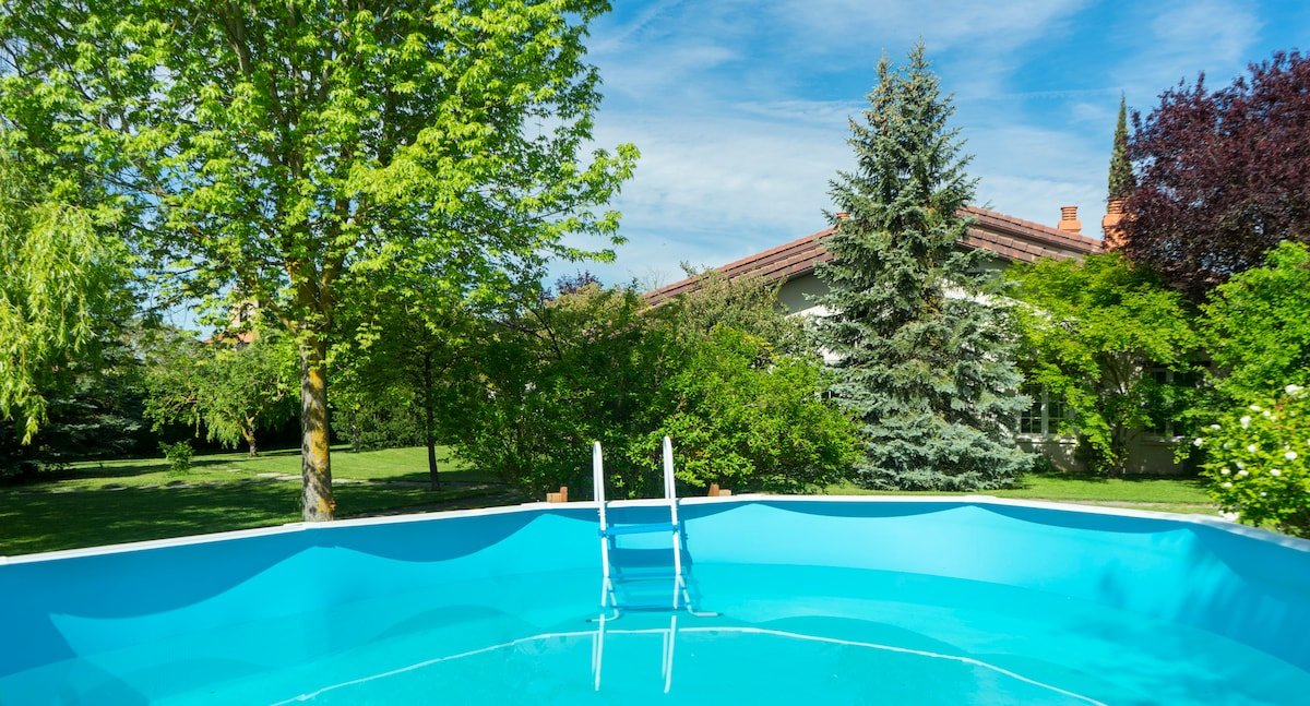 Casa rural con amplio jardín y piscina gallery image 4