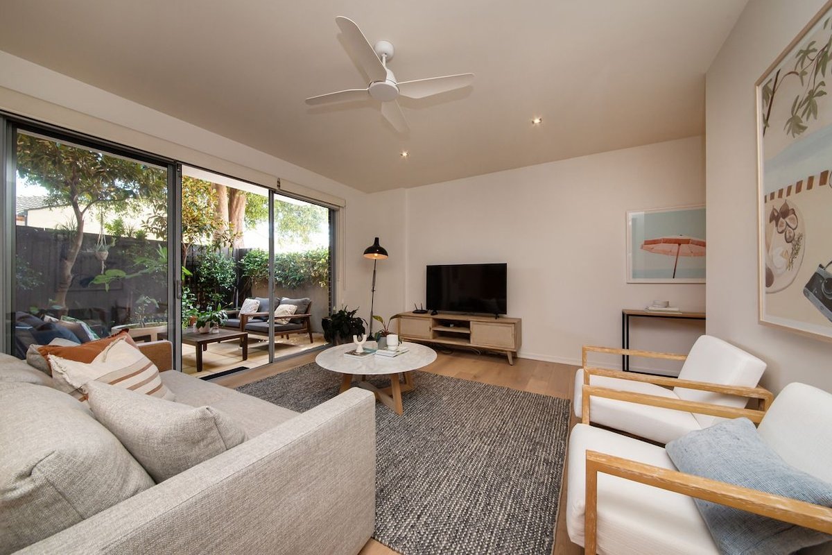 Heart of Hampton by the Beach gallery image 3