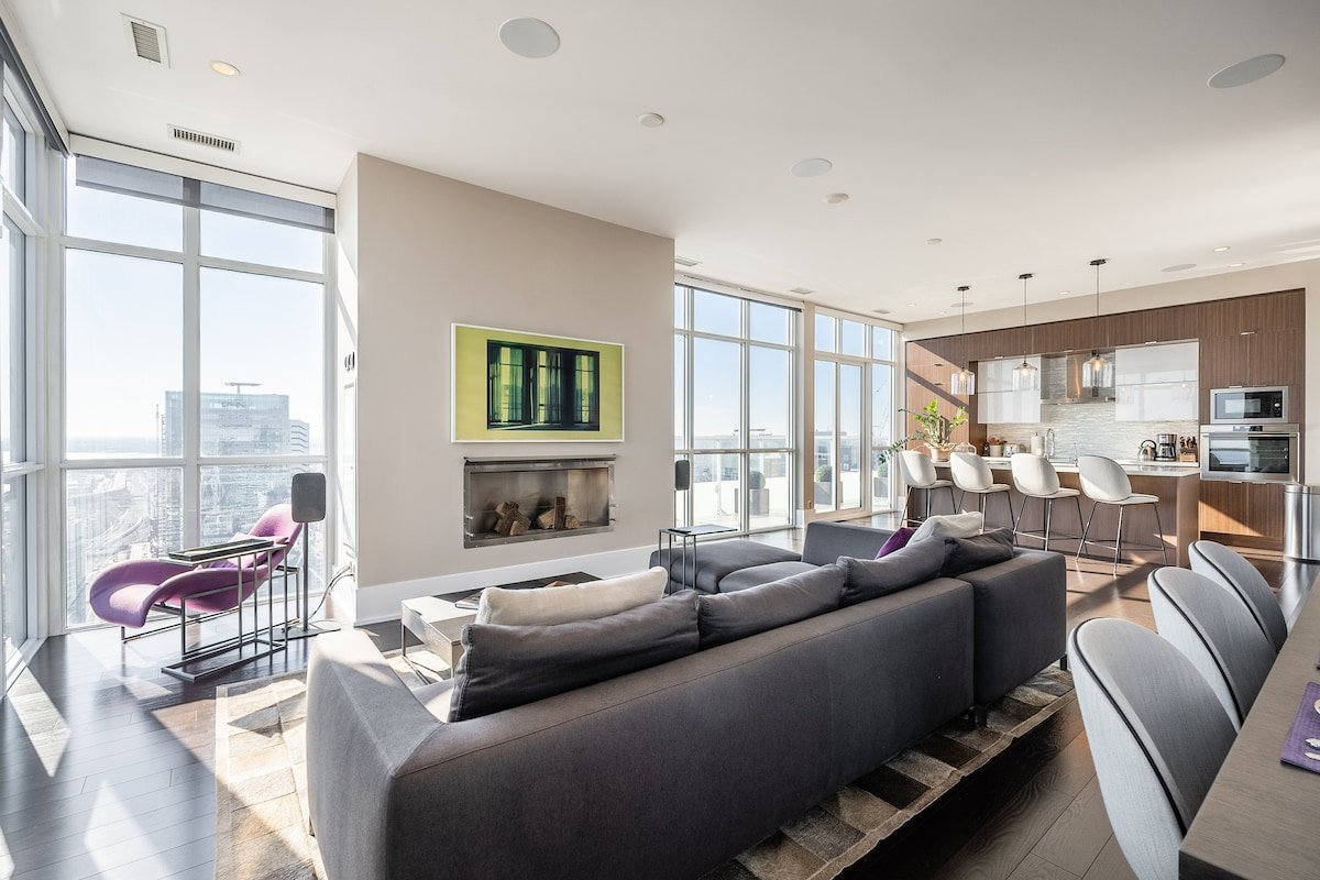 Award Winning 3BR Luxury Penthouse •Stunning Views gallery image 2