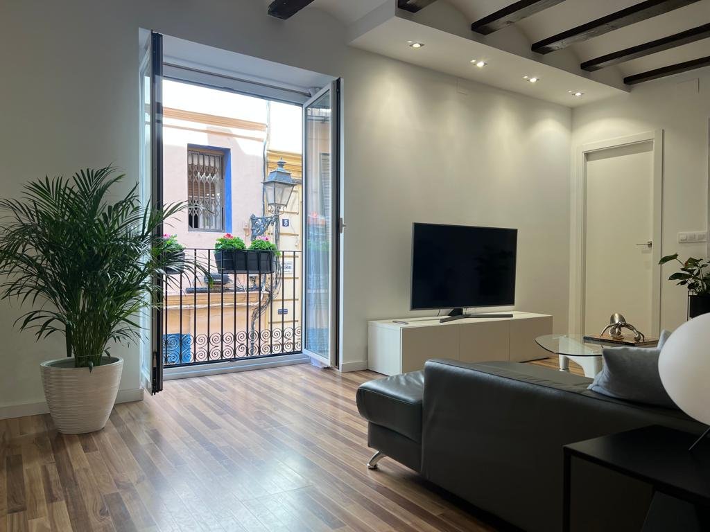 Design flat next to the cathedral with 2 bathrooms gallery image 5