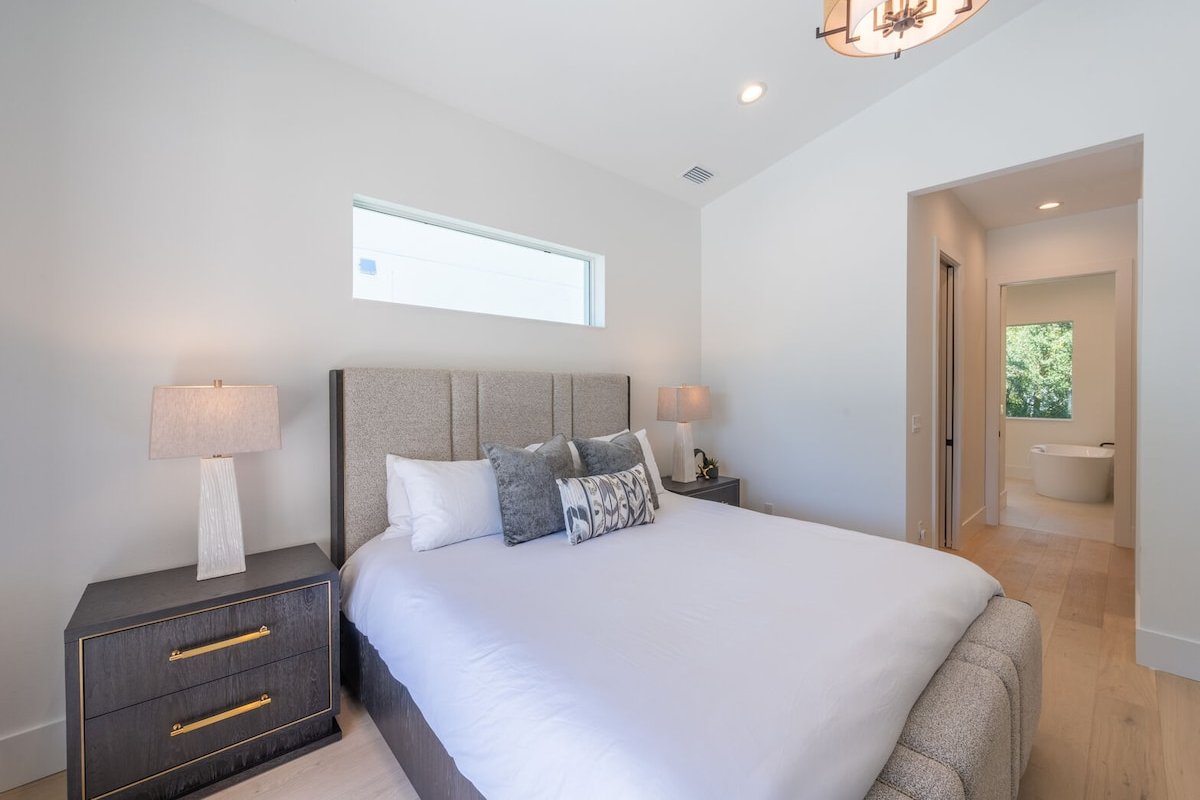 Luxury 6BR Sarasota Home Near Siesta Key gallery image 5