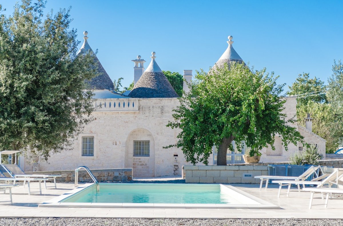 Fantastic Trulli Masseria with pool & big kitchen gallery image 2