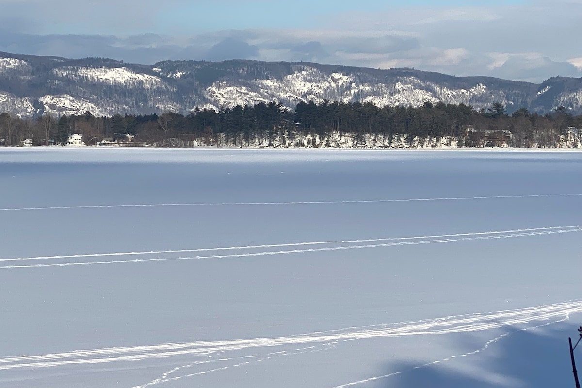 Sprawling Riverside Retreat with HotTub & Sauna gallery image 4