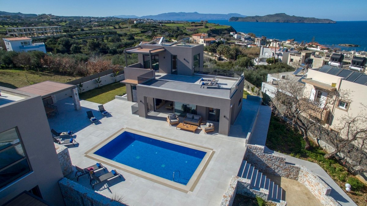 Brand New Lux villa-Sauna&Jacuzzi- Pvt Heated Pool gallery image 2