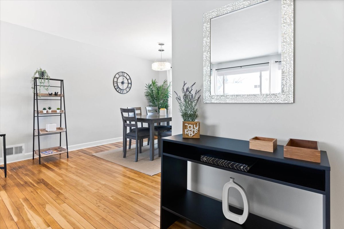 Pristine Home by OSU, Schott, Hospital & Downtown gallery image 4