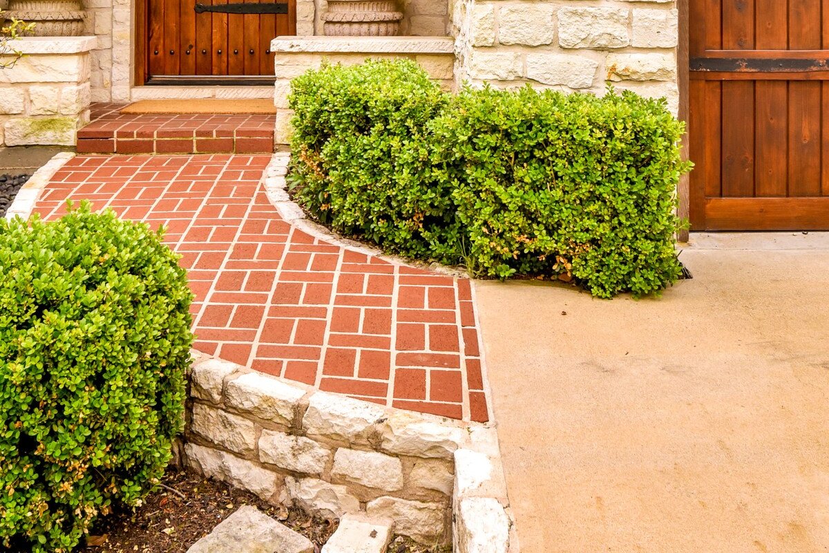 Luxury Lake Austin: Pool, Hot Tub & Boat Dock gallery image 2