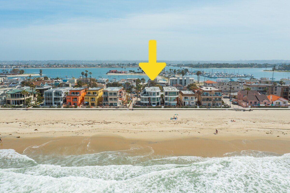 Ocean Front Beach Get Away w/ AC! gallery image 3