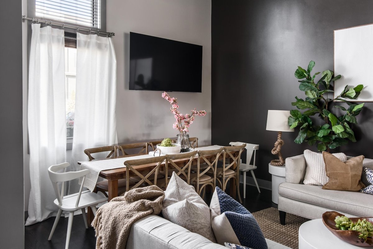 Southern Charm Meets Skyline Views-Two Homes gallery image 4