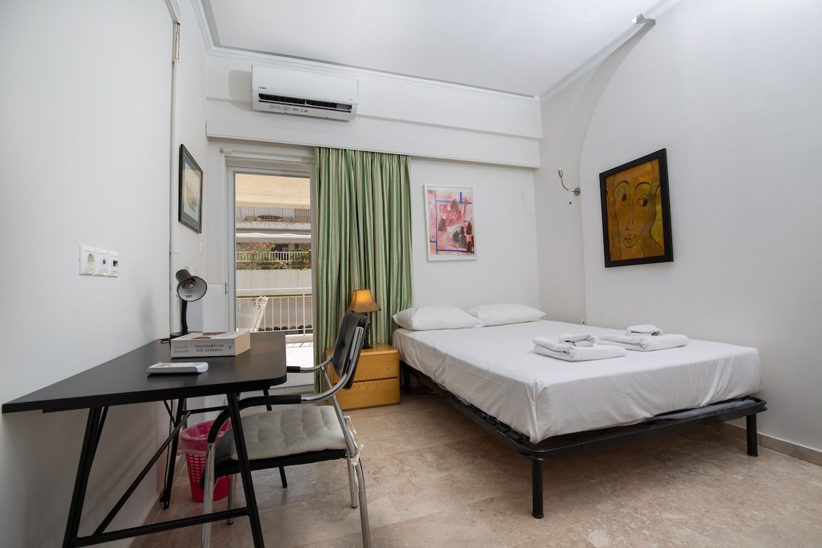 Spacious 3 Bedroom Apartment With Large Balcony gallery image 3