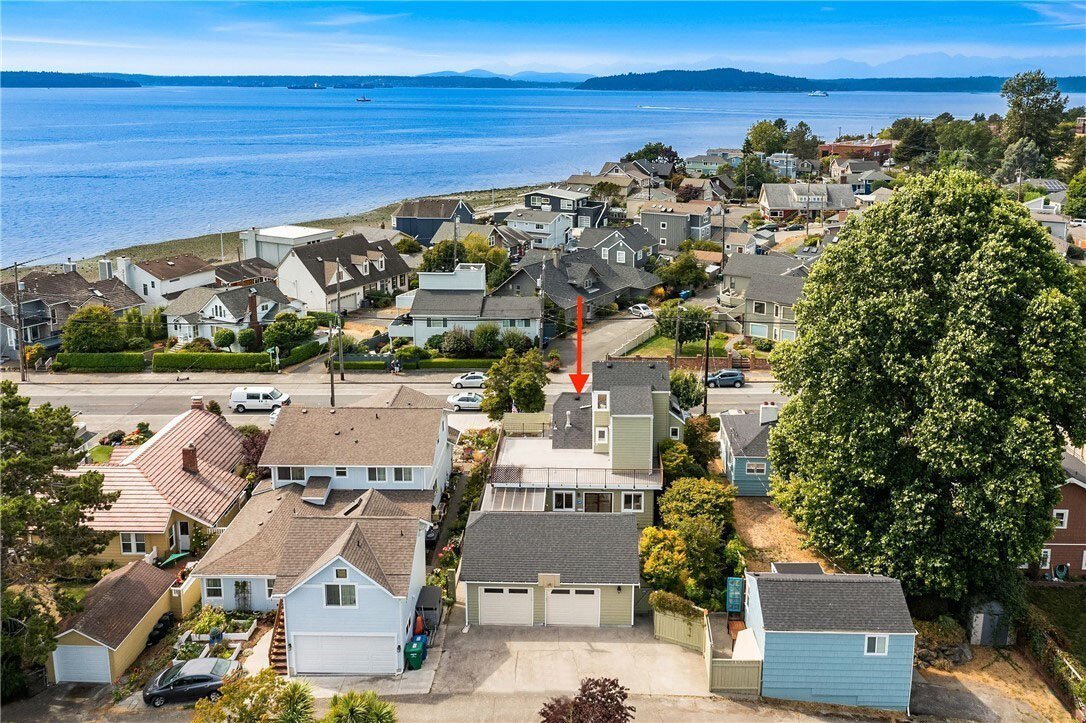 Luxurious 4 Story Home – Steps to Alki Beach