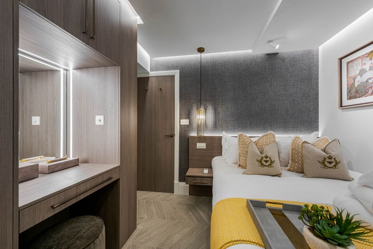 Contemporary Flat near Harrods gallery image 3