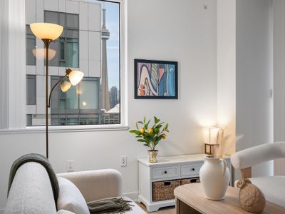 3BR/2BA Japanese-styled CN-Tower View Condo