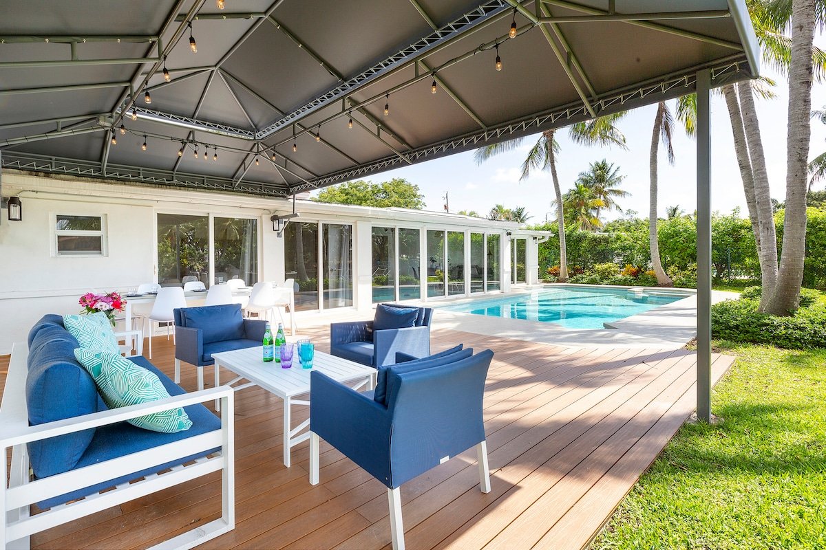 Waterfront Home 4 Bedroom w/Pool, and Game Room! gallery image 5