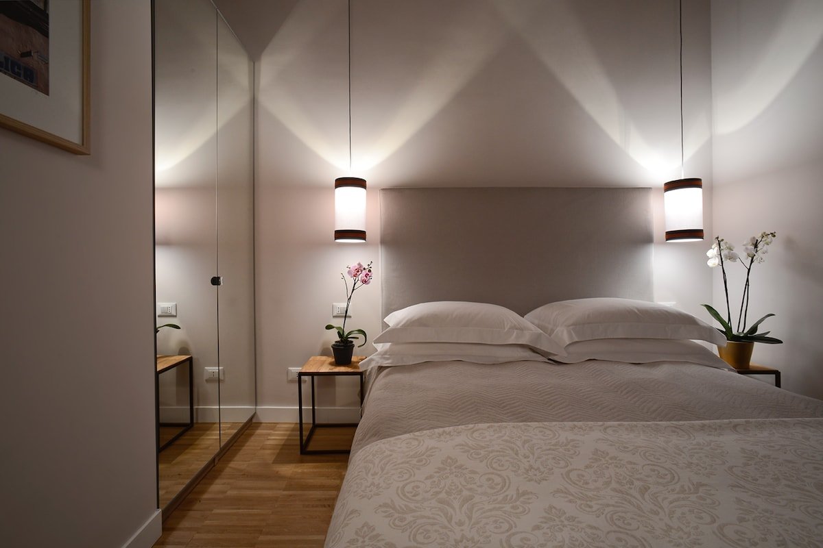 architect designed apartment near Coloseum gallery image 3