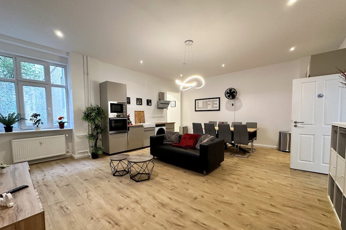 fairAPART®4 room apartment in the heart of Berlin gallery image 2