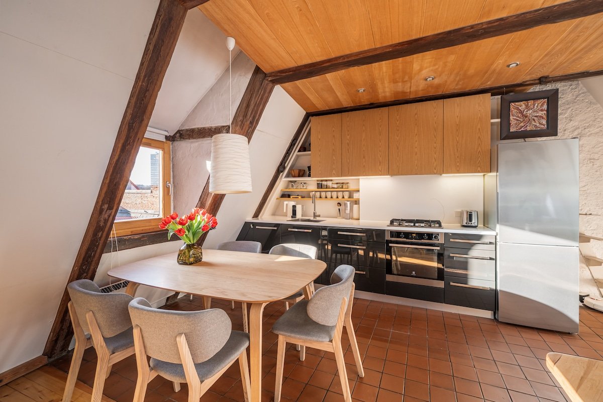 Rustic 3 bedroom loft in Old Town gallery image 4