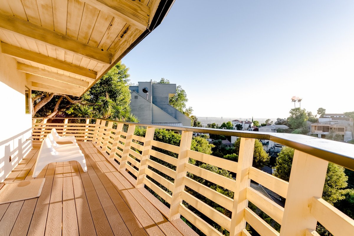 Breathtaking Views from Chic Mid Century Modern House gallery image 4