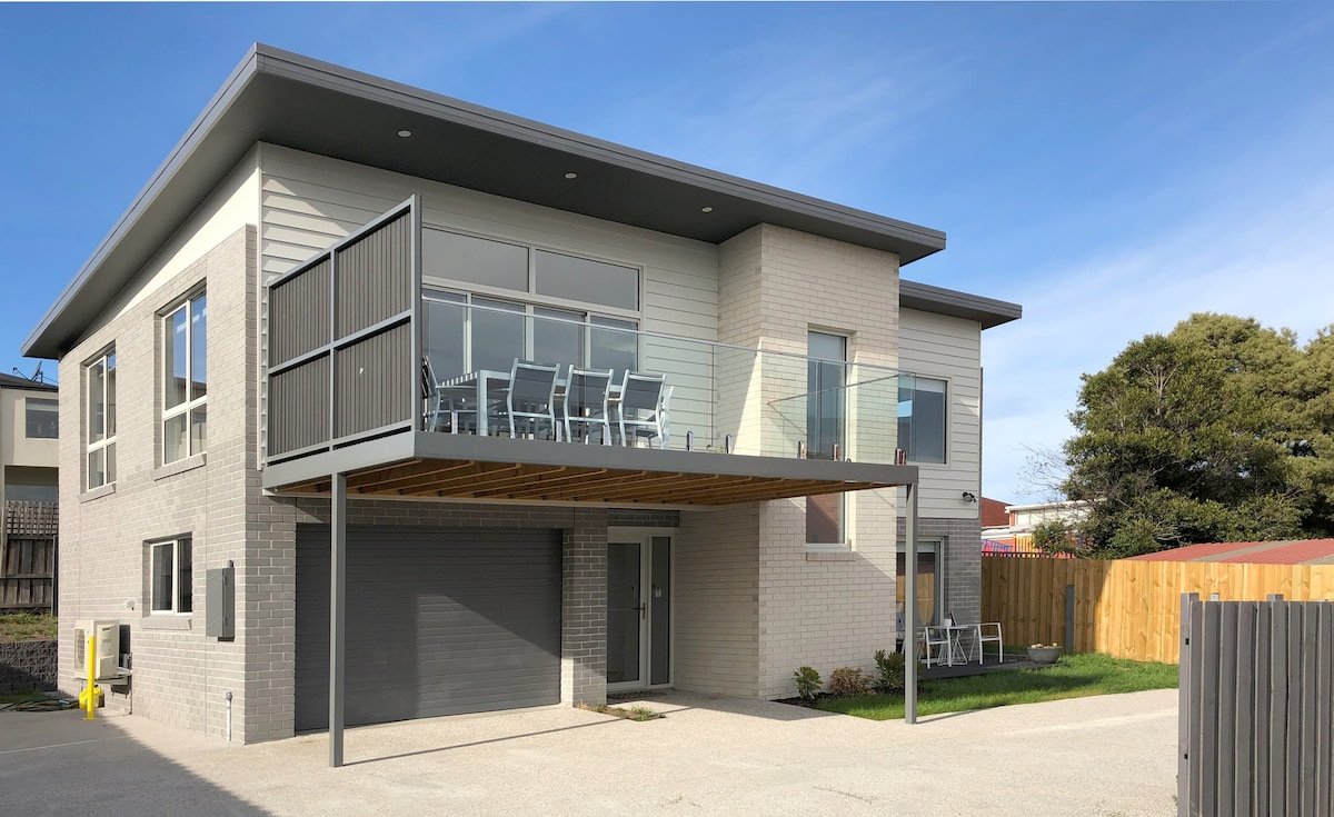 Kangaroo Bay House – Home with a View gallery image 3