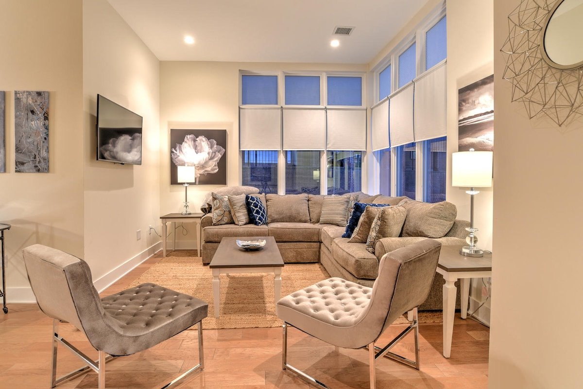 Downtown Townhome with Private Elevator gallery image 3