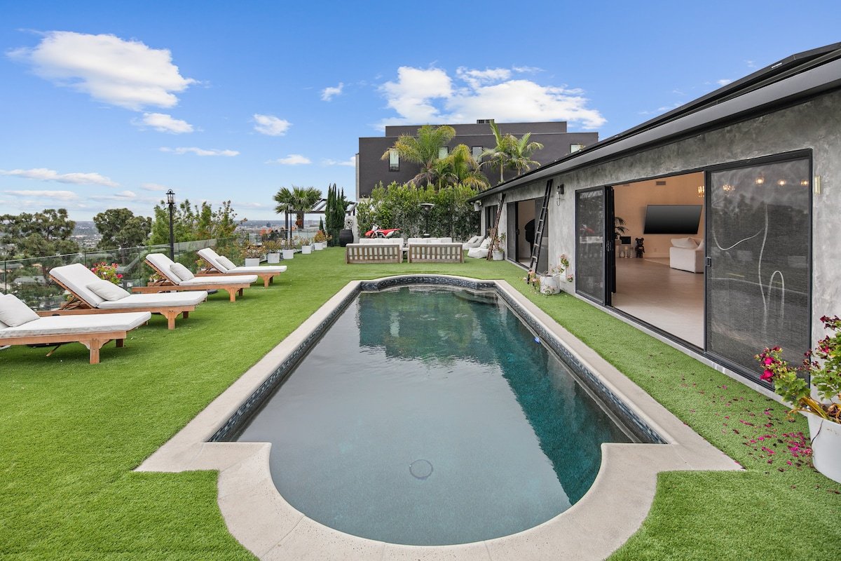 Famous Sunset Blvd Villa With Pool Jacuzzi & View gallery image 2