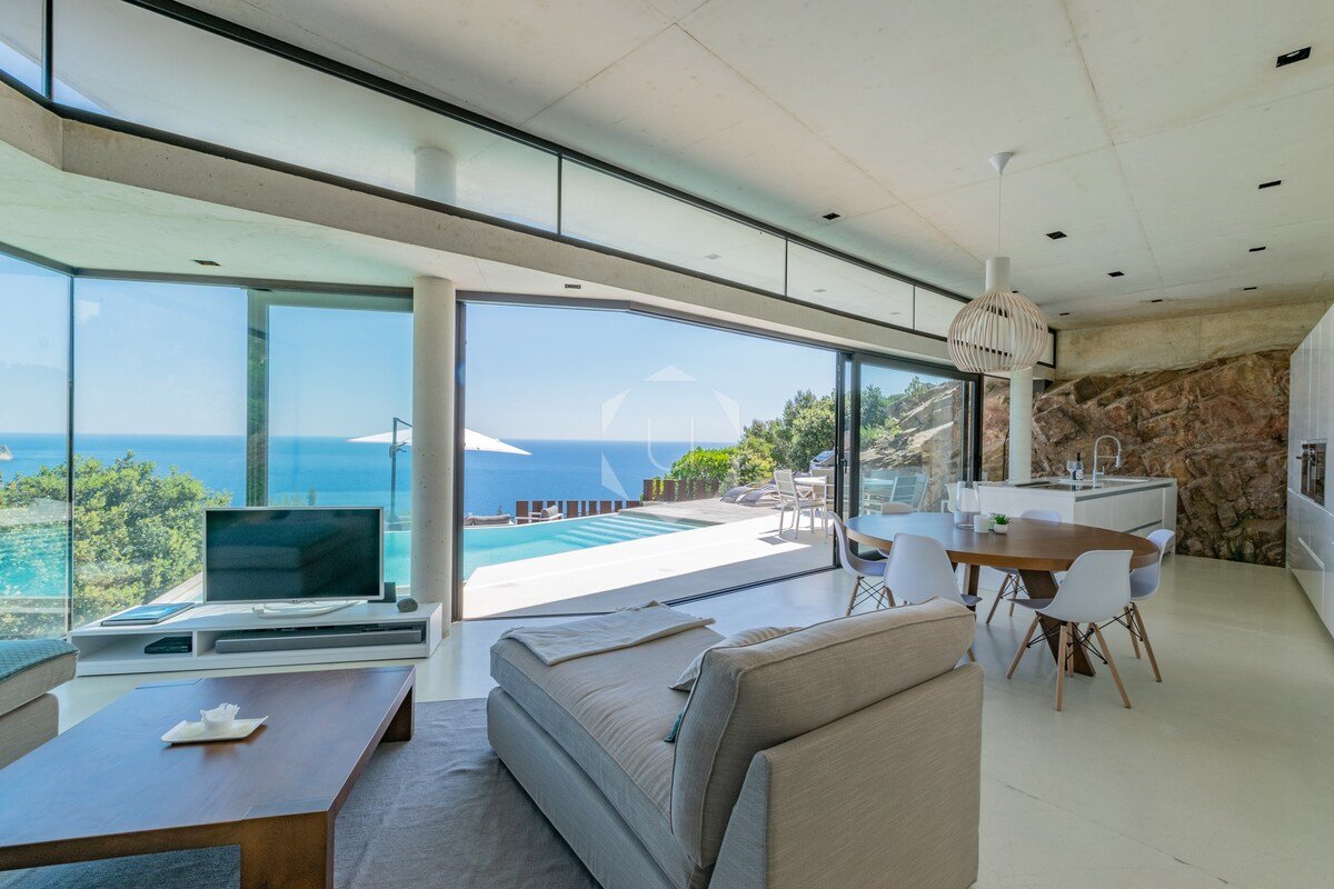 VILLA CRISTAL- Modern, with sea views and pool gallery image 4