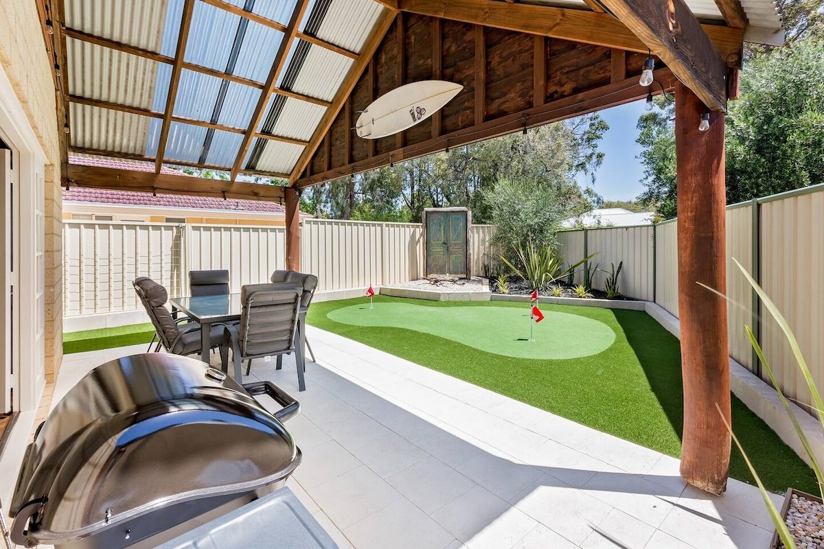 Driftwood: True Beachside Bliss with Games Galore gallery image 3