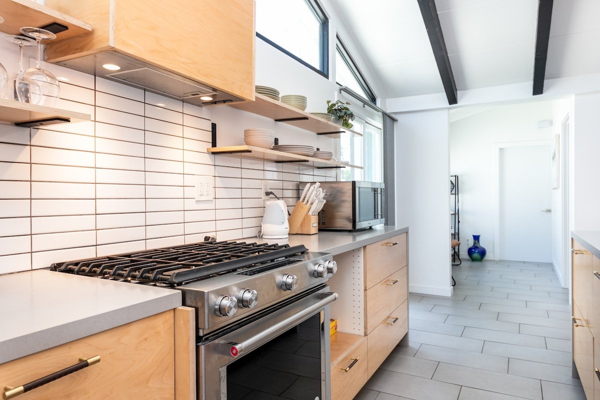 4BR Private & Modern Designer Home gallery image 4