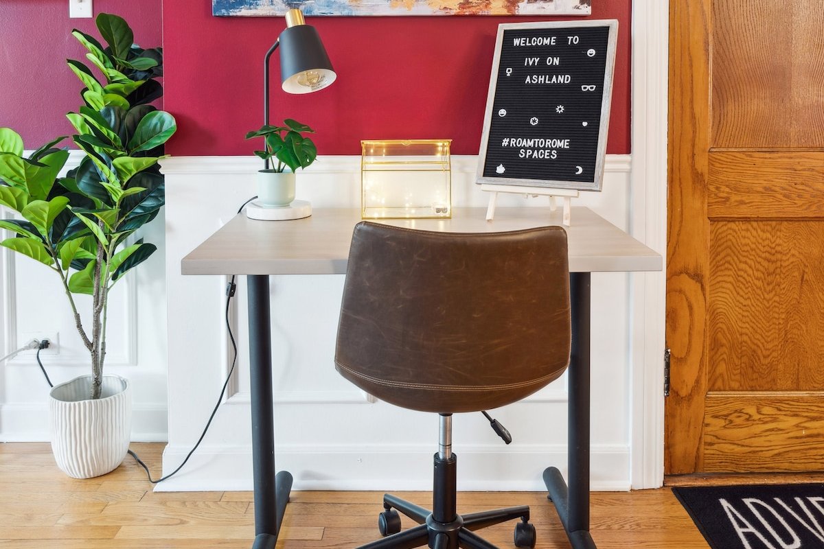 Near Wrigley • Sleeps 6 • Firepit & Free Parking gallery image 4